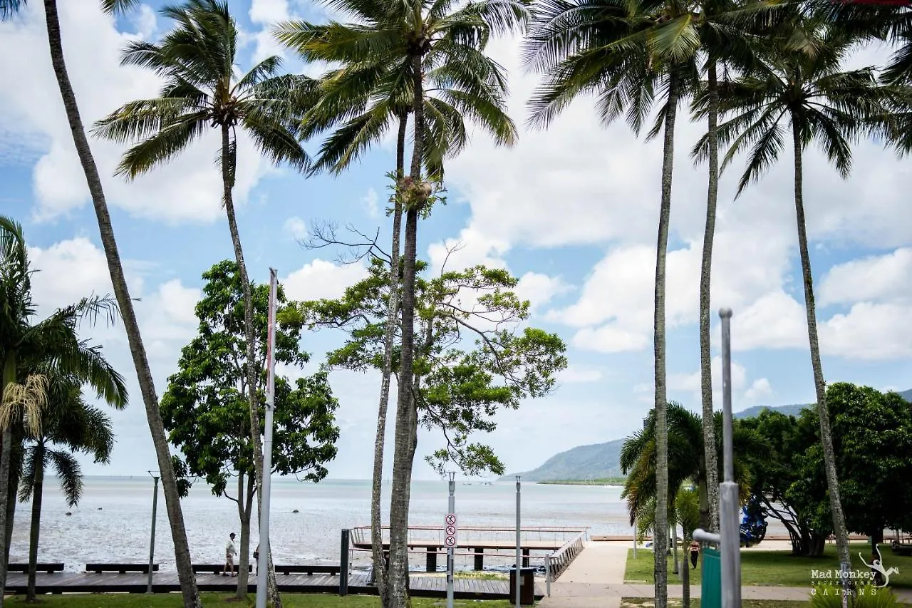 Mad Monkey Waterfront Hostel Cairns